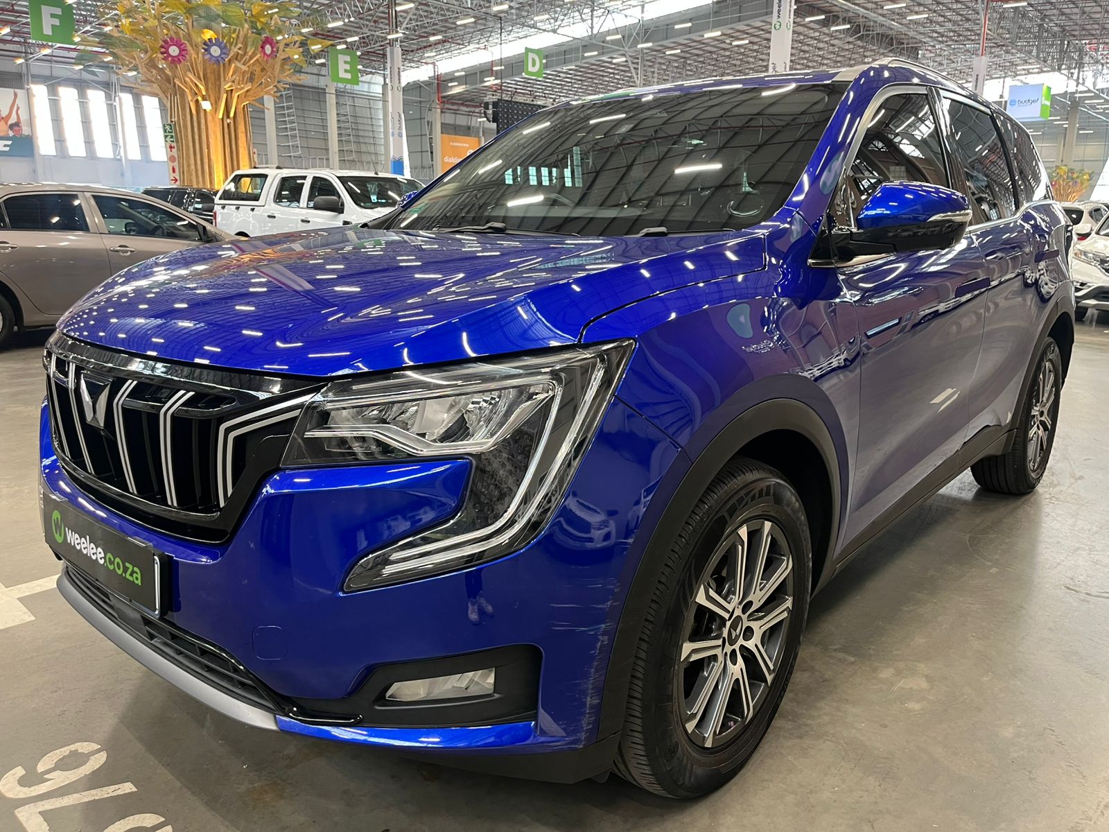 MAHINDRA XUV 700 XUV 700 2.0 AX7L A/T (7 SEATER)